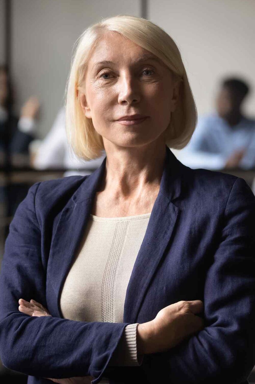 https://novaseguroscol.com/wp-content/uploads/2019/02/team_04-850x1280.jpg