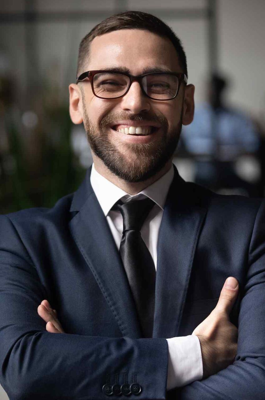 https://novaseguroscol.com/wp-content/uploads/2020/08/team_05-850x1280.jpg